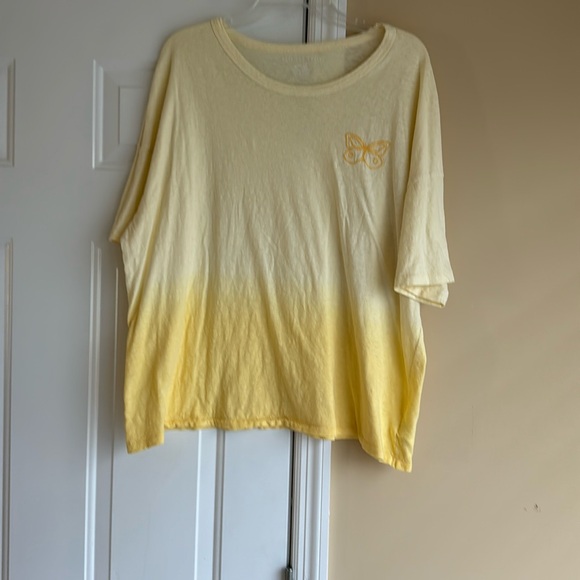 ADORABLE AMERICAN EAGLE SHORT SLEEVR TEE OMBRÉ YELLOW WITH EMBROIDERY BUTTERFLY - Picture 1 of 4